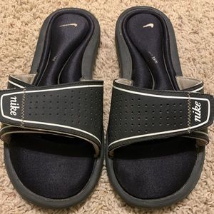 Nike sandal/slide
